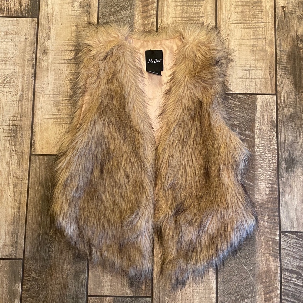 Me Jane Faux Fur Vest in Tan